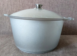 Кастрюля литая толстотенная 8 л