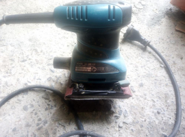 Виброшлифовальная машина Makita BO4