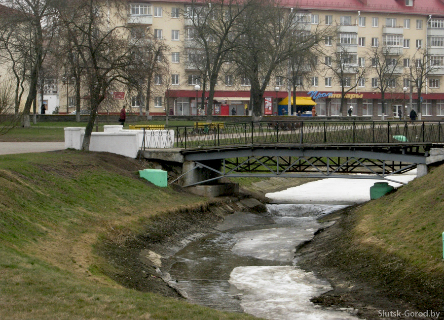 река Бычок в районе Дома Культуры, Слуцк