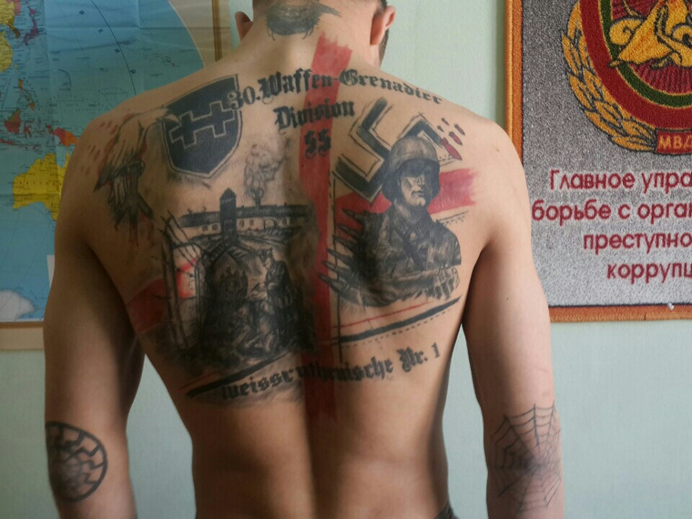 Татуированные полицейские? Что можно в Германии