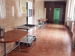 В Слуцкой ЦРБ пояснили, почему в палатах инфекционного отделения нет розеток и вешалок для одежды