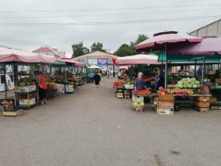 Почему в Слуцке и других городах Беларуси с уличных прилавков исчезают овощи и фрукты