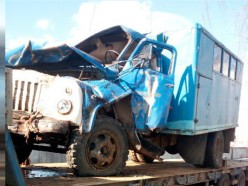 Вблизи д. Молотково Слуцкого района столкнулись грузовики Mersedes и ГАЗ, пострадали три человека