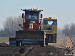 Путепровод в районе ССК сегодня перекрыли. Фотофакт